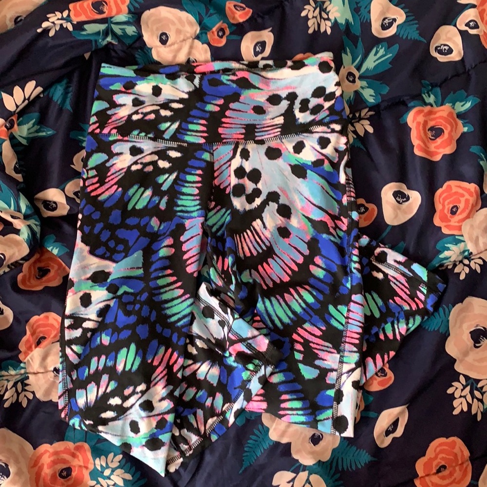Butterfly print athletic cropped leggings
